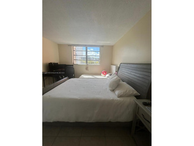 ** EXCELLENT LOCATION!!! NORTH MIAMI BEACH!!!! ..BEAUTIFUL 1 BIG