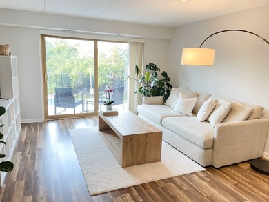 Grate looking condo in heart of Highland Park, with 2 deeded