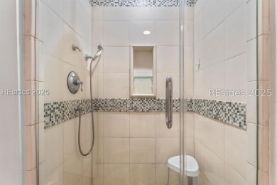 Penthouse villa 4 BR, 3 full bath This villa is beautifully