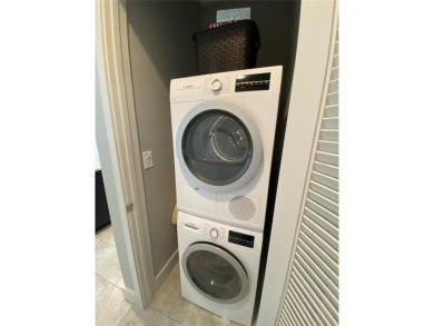 Refined Urban Living in the Heart of Downtown Sarasota. Discover