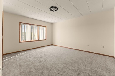 Welcome to carefree living in this desirable elevator building