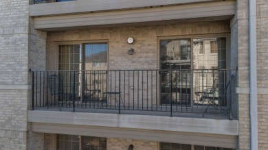 Welcome to carefree living in this desirable elevator building