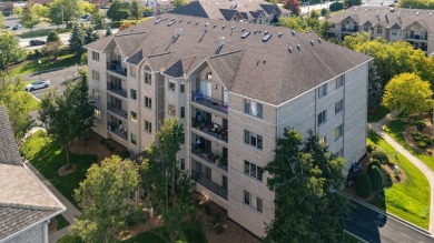 Welcome to carefree living in this desirable elevator building