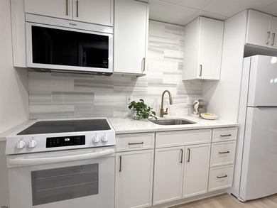 Ocean Tides Condo in Pristine Condition! This 1 Bedroom, 1 Bath