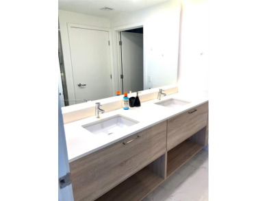 3BD, 3BATH APARTMENT. THE UNIT HAS A PRIVATE ELEVATOR ENTRANCE