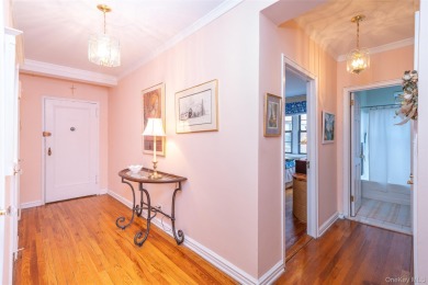 Commuters delight! Junior 4: Custom kitchen with high end