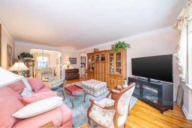 Commuters delight! Junior 4: Custom kitchen with high end