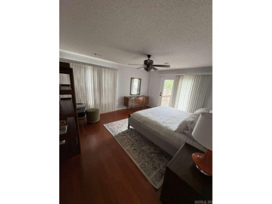 3br2.5b well maintained home on beautiful sloping lot. No stairs