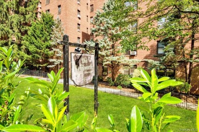 Step into this one-bedroom one-bathroom co-op featuring an