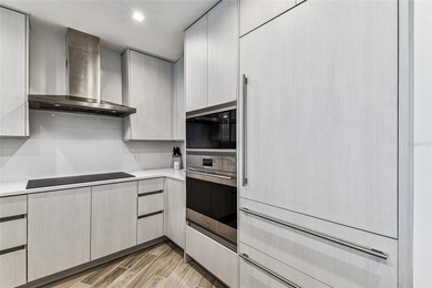 Wake to sunlit mornings and glittering Downtown Tampa vistas