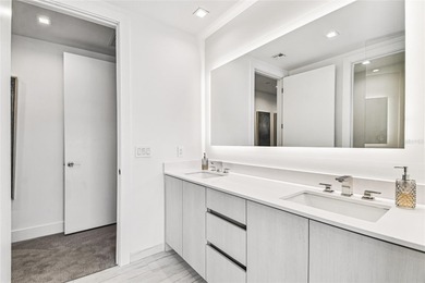 Wake to sunlit mornings and glittering Downtown Tampa vistas