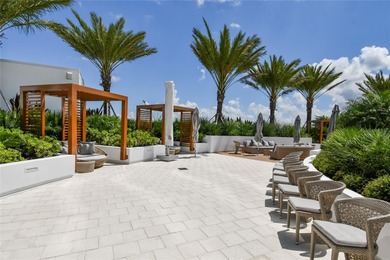 Wake to sunlit mornings and glittering Downtown Tampa vistas