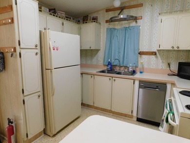 Check out this charming 1987 Redman home! Offering 1152 sq. ft