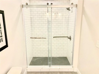 *FIRST FLOOR CORNER UNIT WITH EXTRA ROOM/OFFICE* CERTIFICATE OF