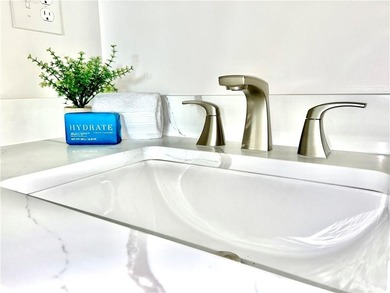 *FIRST FLOOR CORNER UNIT WITH EXTRA ROOM/OFFICE* CERTIFICATE OF