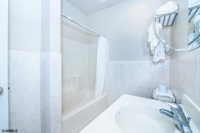 Beautiful 2BR/2BA at the Ebb Tide Suites Condominiums just a