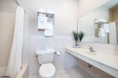 Beautiful 2BR/2BA at the Ebb Tide Suites Condominiums just a