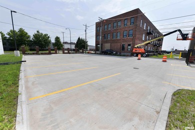 This impressive 2 bed/2 bath unit offers that historic warehouse