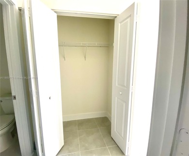 Beautiful spacious 1/1 Condo with open floor plan & balcony