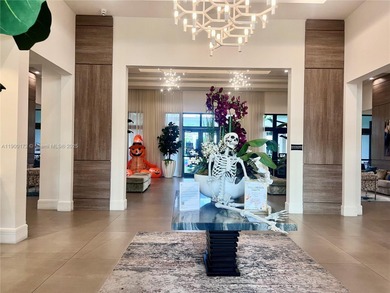 Beautiful spacious 1/1 Condo with open floor plan & balcony