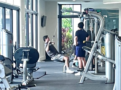 Beautiful spacious 1/1 Condo with open floor plan & balcony