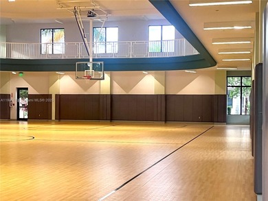 Beautiful spacious 1/1 Condo with open floor plan & balcony