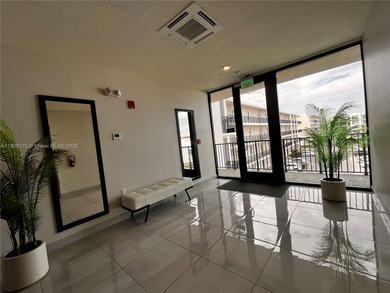 Beautiful spacious 1/1 Condo with open floor plan & balcony