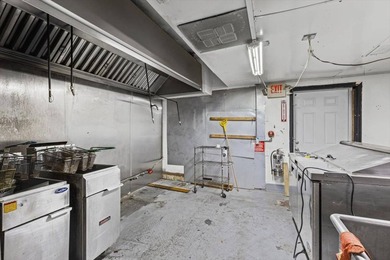 A turnkey business on the very high visibility corner of US 19