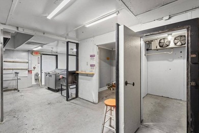 A turnkey business on the very high visibility corner of US 19