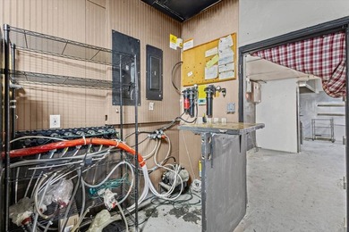 A turnkey business on the very high visibility corner of US 19