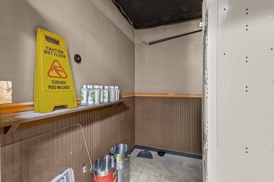 A turnkey business on the very high visibility corner of US 19