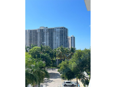 Very spacious 1 bedroom apartment with large balcony. Livingroom