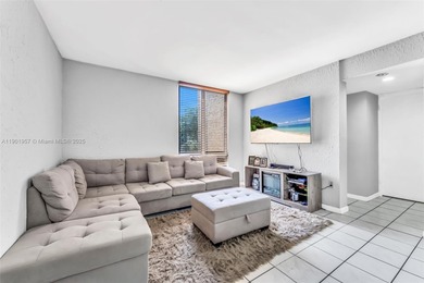 Great investment opportunity or starter unit! Stable tenant in