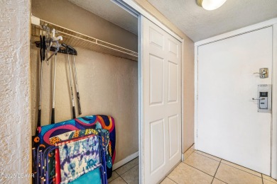 Oceanfront Perfection at the Iconic Hawaiian Inn Beach Resort