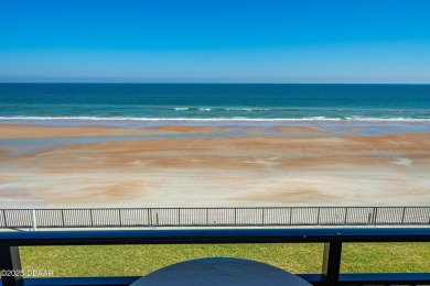 Oceanfront Perfection at the Iconic Hawaiian Inn Beach Resort