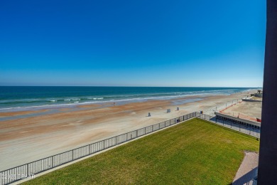 Oceanfront Perfection at the Iconic Hawaiian Inn Beach Resort