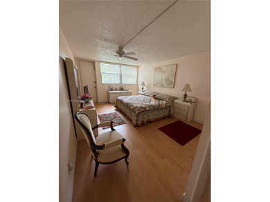 Spacious 2 bedrooms and 2.5 bathrooms unit. Located in the