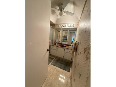 Spacious 2 bedrooms and 2.5 bathrooms unit. Located in the