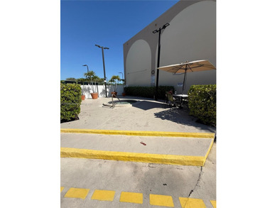 Spacious 2 bedrooms and 2.5 bathrooms unit. Located in the