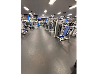 Spacious 2 bedrooms and 2.5 bathrooms unit. Located in the