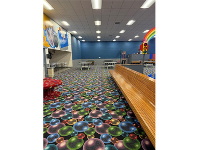 Spacious 2 bedrooms and 2.5 bathrooms unit. Located in the