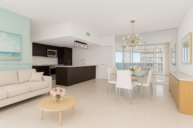 Modern Bayfront 3 Bedroom with Large Private Outdoor Oasis!