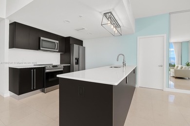 Modern Bayfront 3 Bedroom with Large Private Outdoor Oasis!