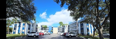 Beautiful Condo with 2 Bedrooms & 2 Full Bathrooms. Clubhouse is