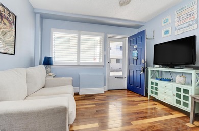 ADORABLE and clean as a whistle! And the location can NOT be