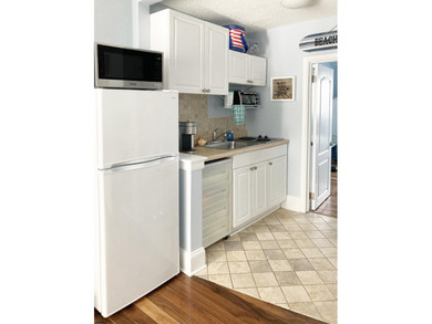 ADORABLE and clean as a whistle! And the location can NOT be