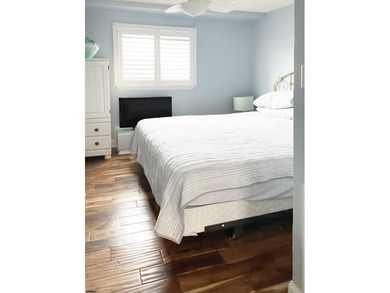 ADORABLE and clean as a whistle! And the location can NOT be