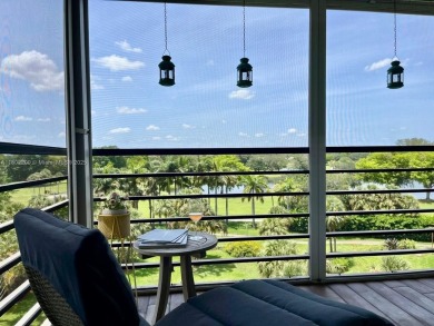 Beautifully remodeled 2/2 condo located in the desirable Park