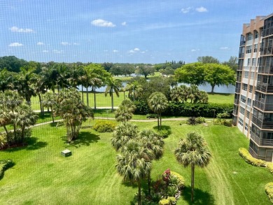 Beautifully remodeled 2/2 condo located in the desirable Park