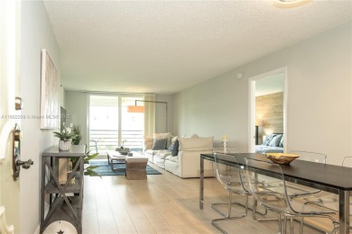 Beautifully remodeled 2/2 condo located in the desirable Park